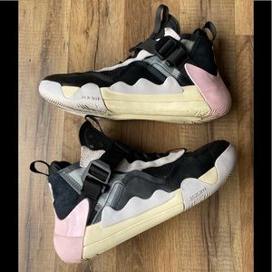 Air Jordan woman’s Sneakers CJ7698-001